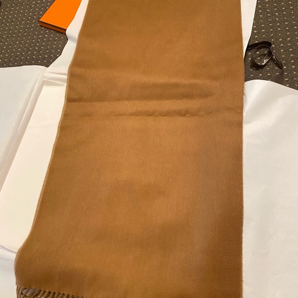 100% Authentic Hermes Cashmere Scarf Sold Out Online - Picture 6 of 16